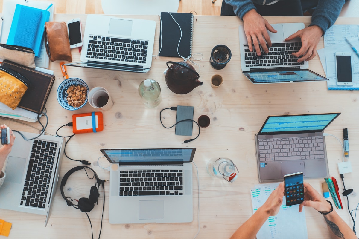 Autónoma creativa con CRM ligero